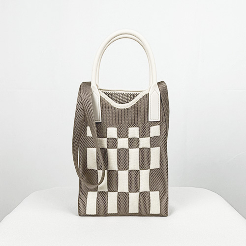 GRID- Mini Stricktasche mit Karomuster – Braun