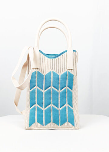 SPIGA - Mini Stricktasche mit Weizenährenmuster in Weiß & Himmelblau
